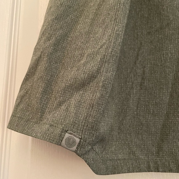 Lululemon Easy Stand Collar Shirt - Men’s - Picture 4 of 5